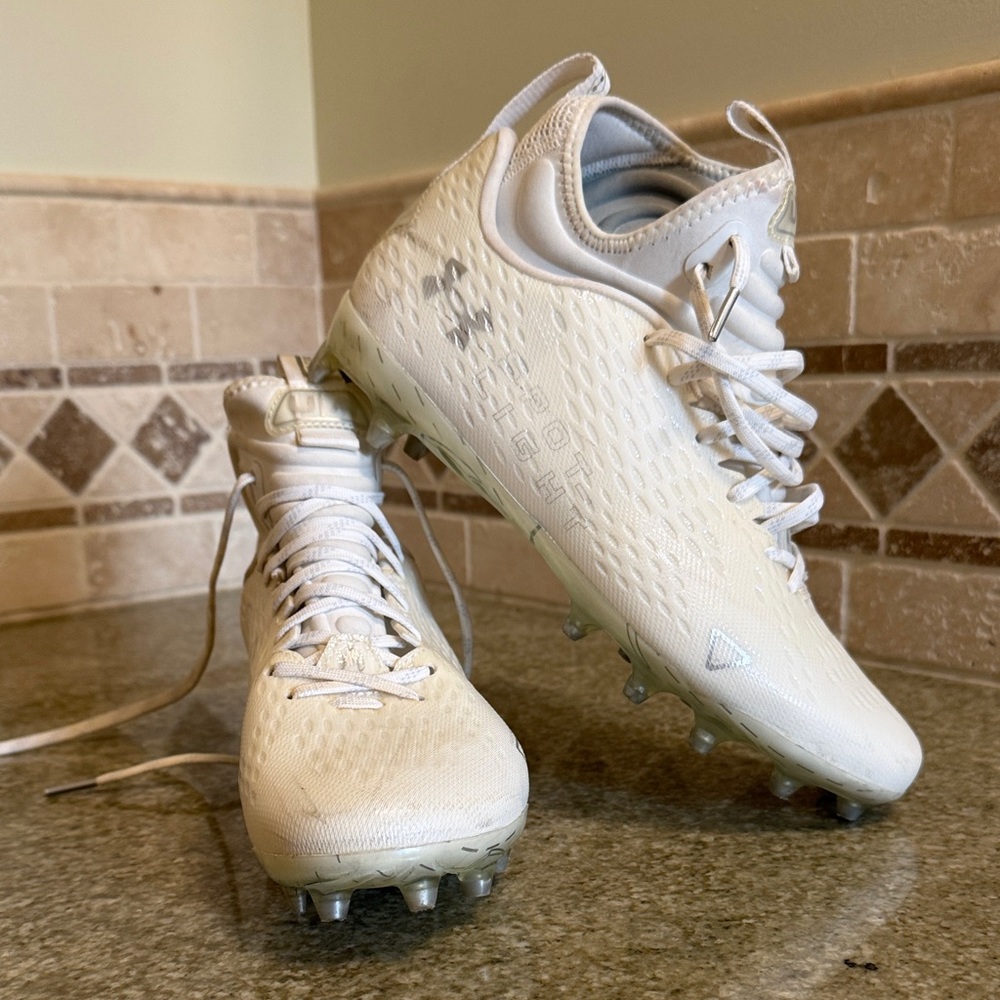 Under Armour EUC White Football Cleats size 8.5